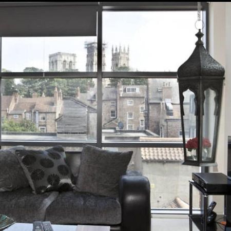 Churchill Two Bedroom Apartments With Free Parking And The Minster View Йорк Экстерьер фото