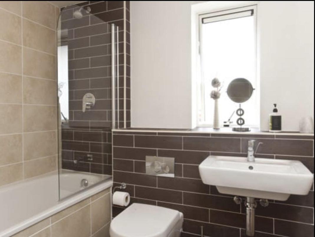 Churchill Two Bedroom Apartments With Free Parking And The Minster View Йорк Экстерьер фото