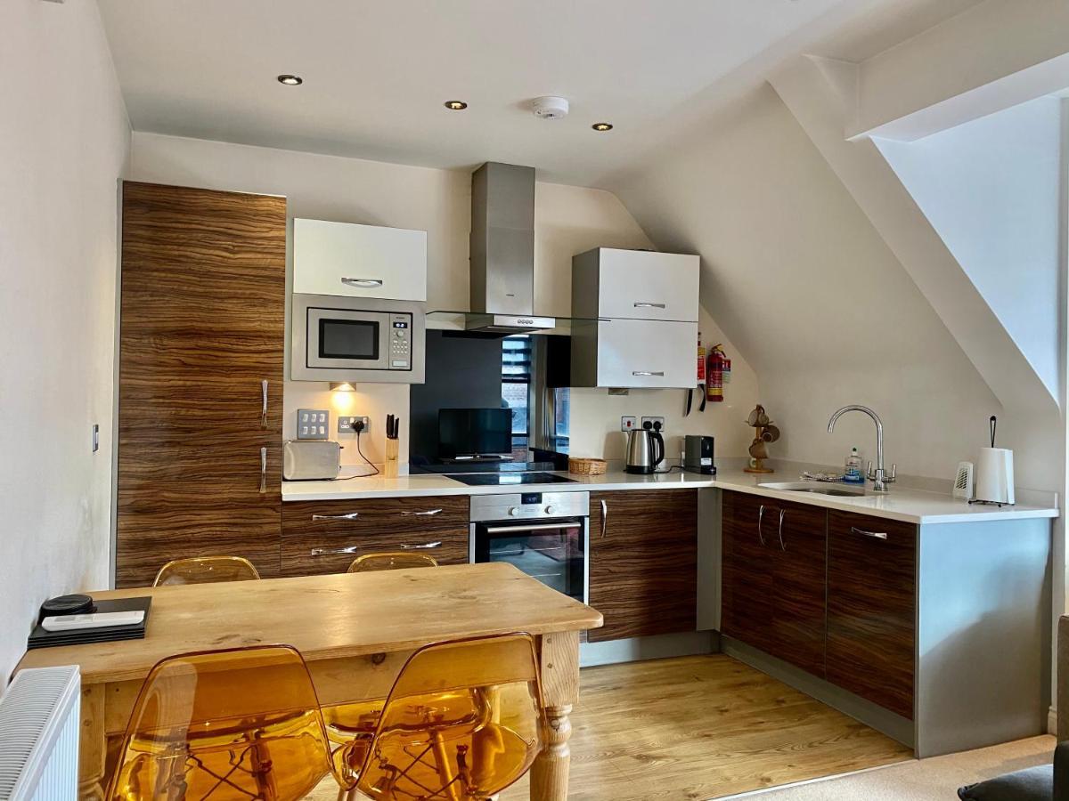 Churchill Two Bedroom Apartments With Free Parking And The Minster View Йорк Экстерьер фото