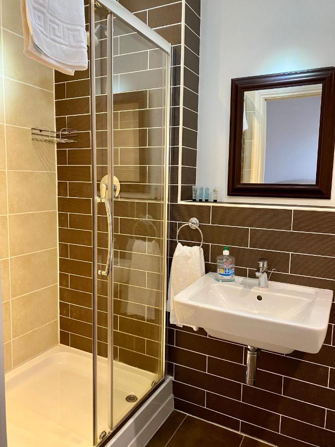 Churchill Two Bedroom Apartments With Free Parking And The Minster View Йорк Экстерьер фото