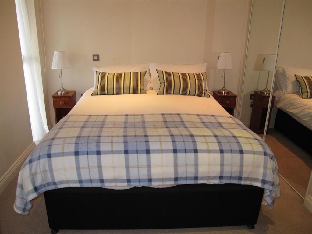 Churchill Two Bedroom Apartments With Free Parking And The Minster View Йорк Номер фото